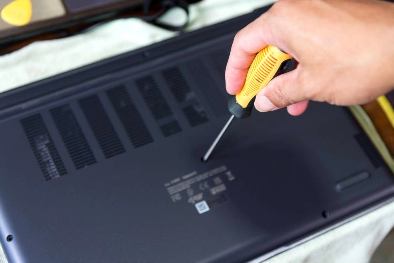 Opening your laptop case using screwdriver