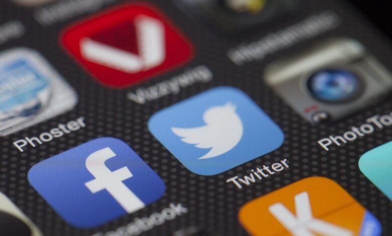 How can Social Platforms be Utilized for Blogging